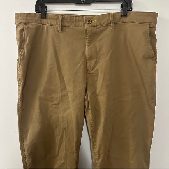 L.L.Bean Mens Khaki Chino Pants 40x34 Standard Fit Stretch Coolmax Tan Casual - Picture 2 of 8